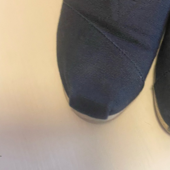 Tom’s canvas shoes - Picture 3 of 4